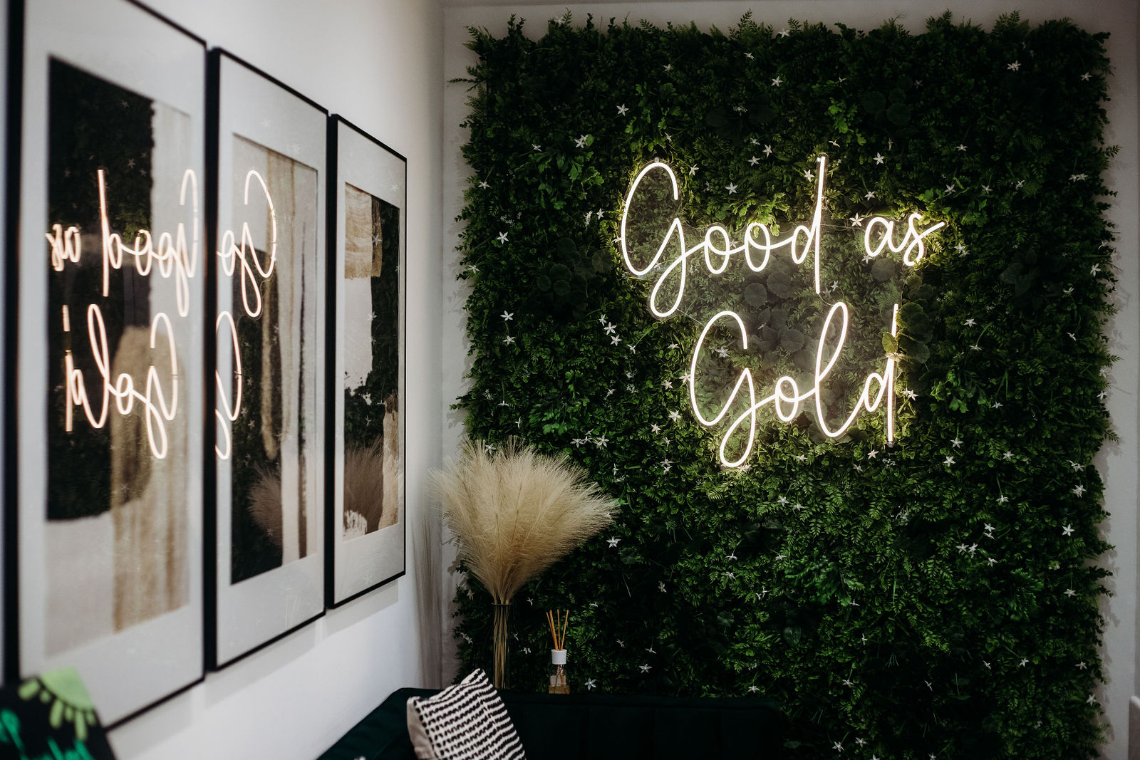 Gold Tanning Salon Corridor